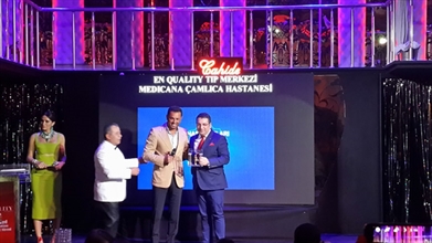 Özel Medicana Çamlıca Hastanesi Yılın "En Quality Sağlık Kuruluşu" Ödülü'nü aldı. 