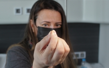 Kokoreç yerken diline iğne batan kadın doktorları da şaşırttı