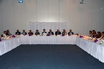 İkinci Görüşe Dayalı Kişiye Özel Tedavi için Tümör Konseyi