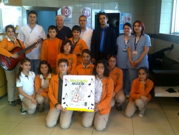 Doğa Koleji öğrencileri Medicana Bahçelievler Hastanesinde Hastalar İçin Muhteşem Bir Konser Verdi