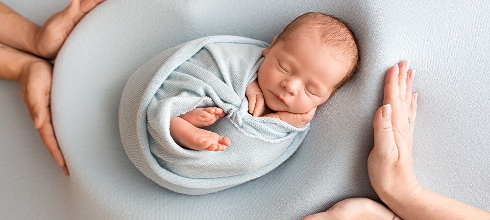 1 aylık bebek gelişimi: Yenidoğan bebeğin beslenme, kilo artışı ve uykusu nasıldır? 