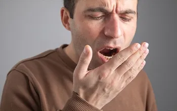 Ağızda kan kokusu neden olur?