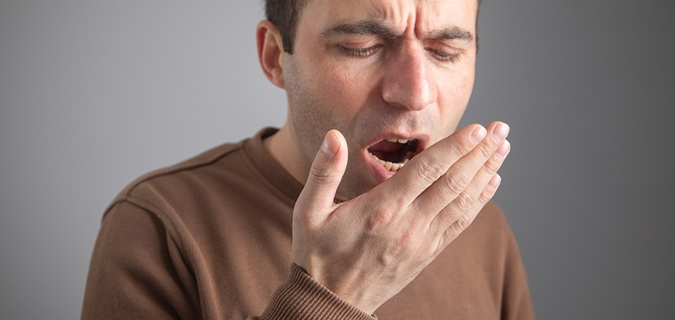 Ağızda kan kokusu neden olur?