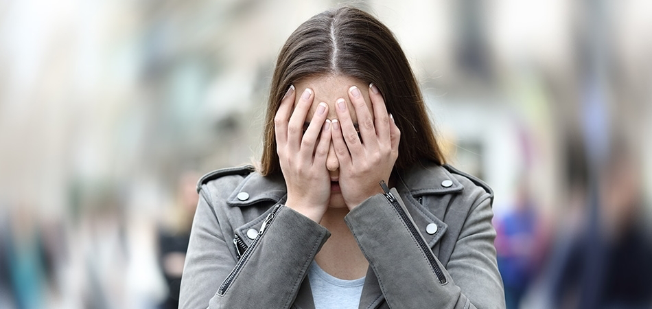 Agorafobi nedir, hangi belirtilerle kendini gösterir?