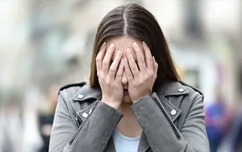 Agorafobi nedir, hangi belirtilerle kendini gösterir?