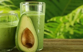 Avokadolu smoothie nasıl yapılır? Avokadolu smoothie bar tarifi...