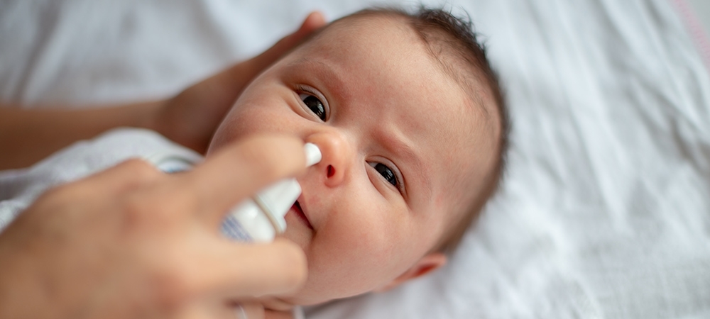 Bebeğin burnu en kolay nasıl temizlenir? Bebeklerde burun tıkanıklığı neden olur?