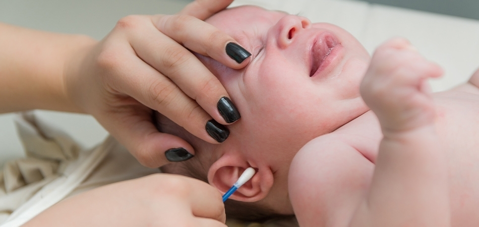 Bebeklerde kulak temizliği nasıl yapılır?