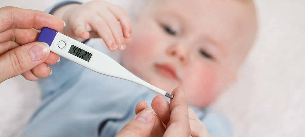 Bebeklerde yüksek ateş neden olur? Bebeklerde ateş nasıl düşürülür?