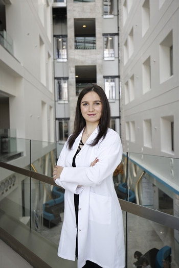 BAYRAMDA TATLI YEDİKTEN SONRA ASANSÖRE BİNMEYİN!