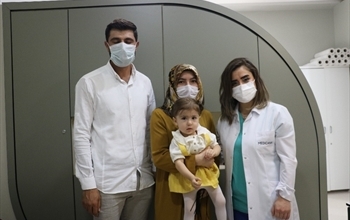 7 senelik çocuk hasreti bir ameliyatla son buldu