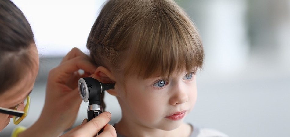 Çocuklarda kulak enfeksiyonu nasıl geçer? Kulak iltihabı antibiyotiksiz geçer mi?