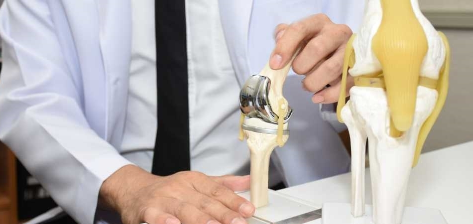 Diz ve kalça protezi ameliyatı nedir, kimlere yapılır?