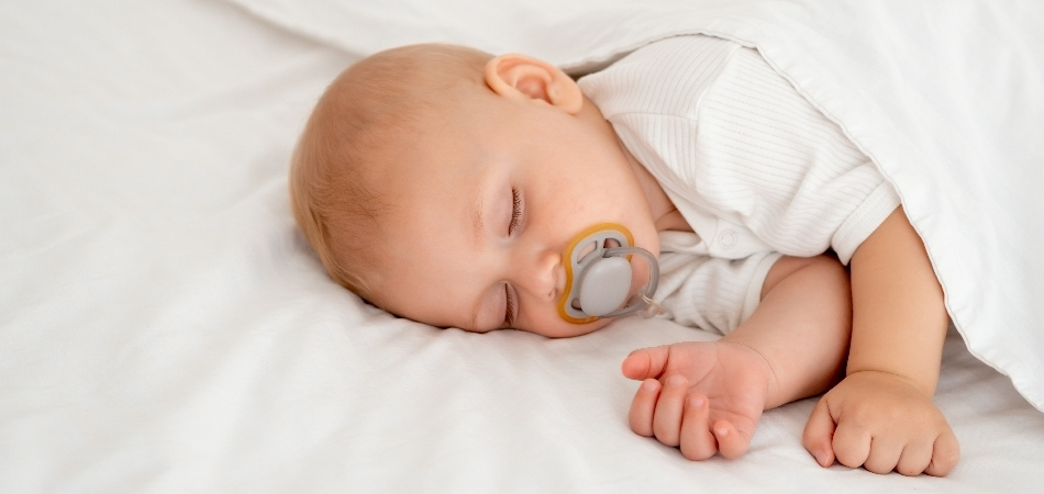 Bebeklerde emzik kullanımı doğru mu? Emzik ne zaman bırakılmalı?