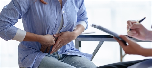 Böbrek ağrısı olduğunu nasıl anlarız? Böbrek üşütmesi belirtileri nelerdir?