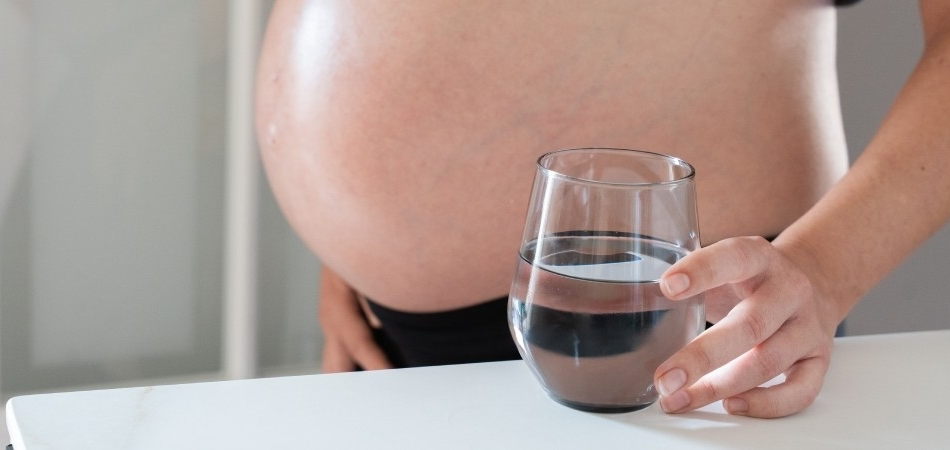 Gebelikte su tüketimi ne kadar olmalı? Hamilelikte su içmenin önemi