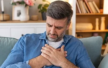 Göğüs ağrısı neden olur? Göğüs ağrısı ne zaman tehlikelidir?