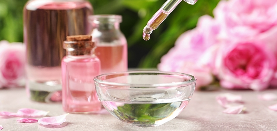 Gül yağı neye iyi gelir? Gül yağının yüze faydaları neler?