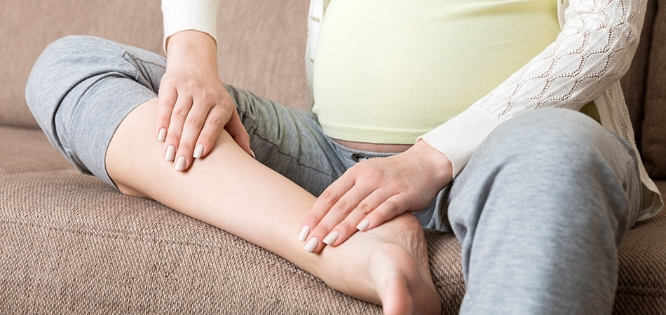 Hamilelikte ayak şişmesine iyi gelir? Gebelikte ayak şişmesi ne zaman tehlikeli?