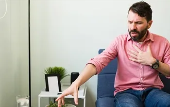 Korkunca nefes kesilmesi neden olur? Psikolojik nefes alamama hissi nasıl geçer?