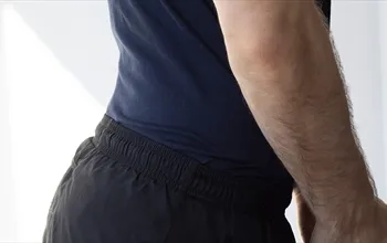 Lomber hiperlordoz nedir, belirtileri ve nedenleri nelerdir?
