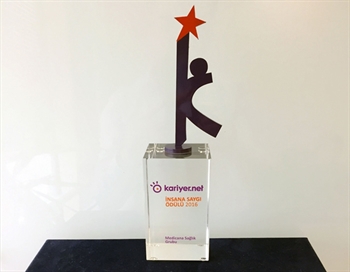 Medicana 'İnsana Saygı Ödülü’nü Aldı.