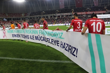 Medicana Sivas Hastanesi ve Demir Grup Sivasspor’dan Meme Kanseri İçin Farkındalık Pankartı
