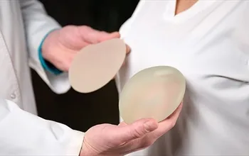 Meme büyütme ameliyatı nasıl yapılır? Meme büyütme ameliyatı riskli midir?