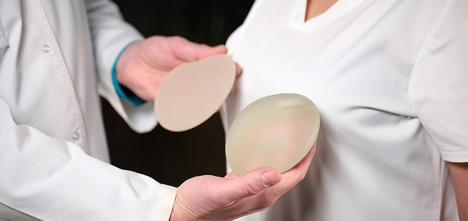 Meme büyütme ameliyatı nasıl yapılır? Meme büyütme ameliyatı riskli midir?