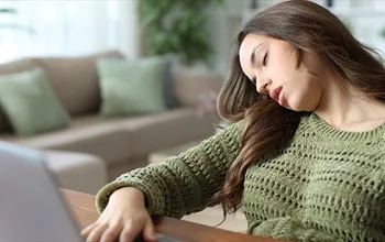 Narkolepsi nedir? Belirtileri, tanısı ve tedavi yaklaşımı