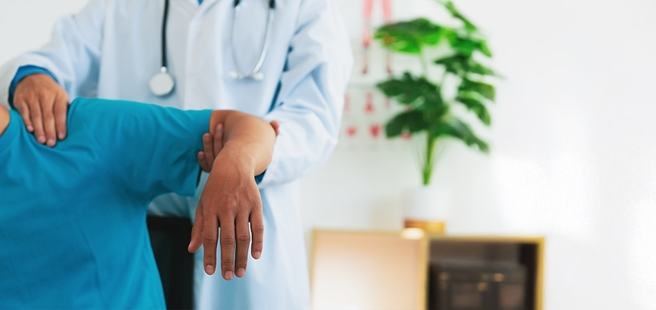 Omuz kireçlenmesinin belirtileri nelerdir? Omuz kireçlenmesine ne iyi gelir?