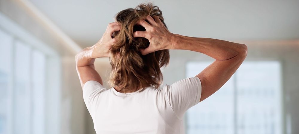 Saç diplerinde kaşıntı neden olur? Saç derisi kaşıntısı nasıl geçer?