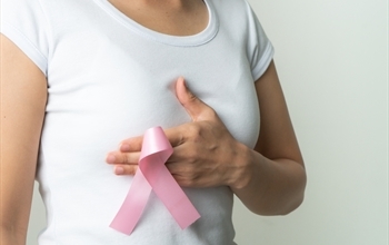 Göğüs Ağrıları Her 3 Kadından 1’inde Görülüyor