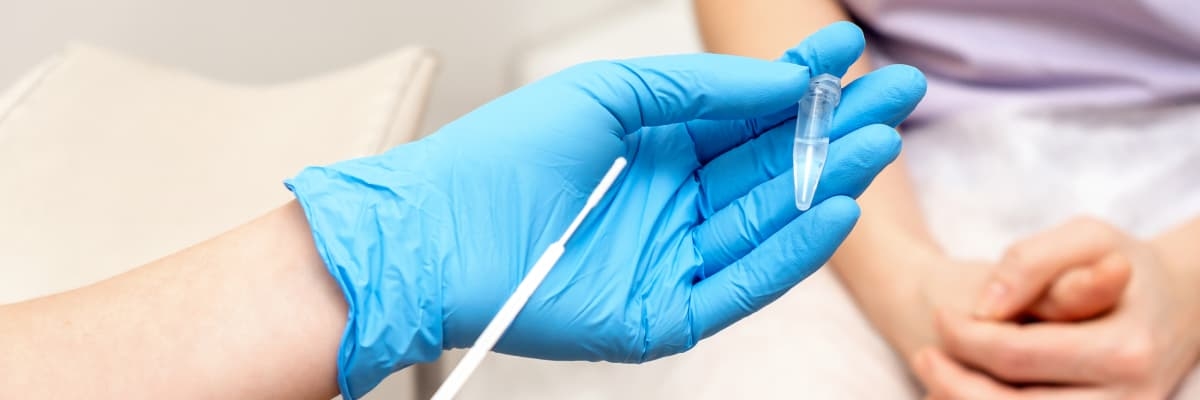 Bizning porno spermani ogizdan olib tashlamasdan yutadi