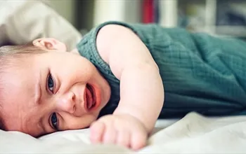 Bebeklerde uyku problemi neden olur? Gece sık uyanan bebek nasıl uyutulur?