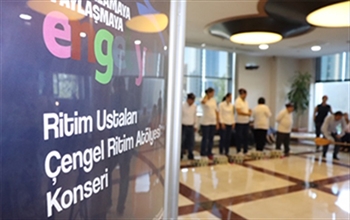 Bedensel ve zihinsel engelli ritim ustalarından oluşan Çengel Ritim Atölyesi, Medicana Ankara Hastanesi'nde konser verdi.