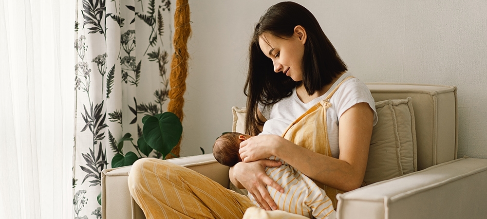Yenidoğan emzirme teknikleri neler? Yenidoğan bebek hangi pozisyonda emzirilmeli?