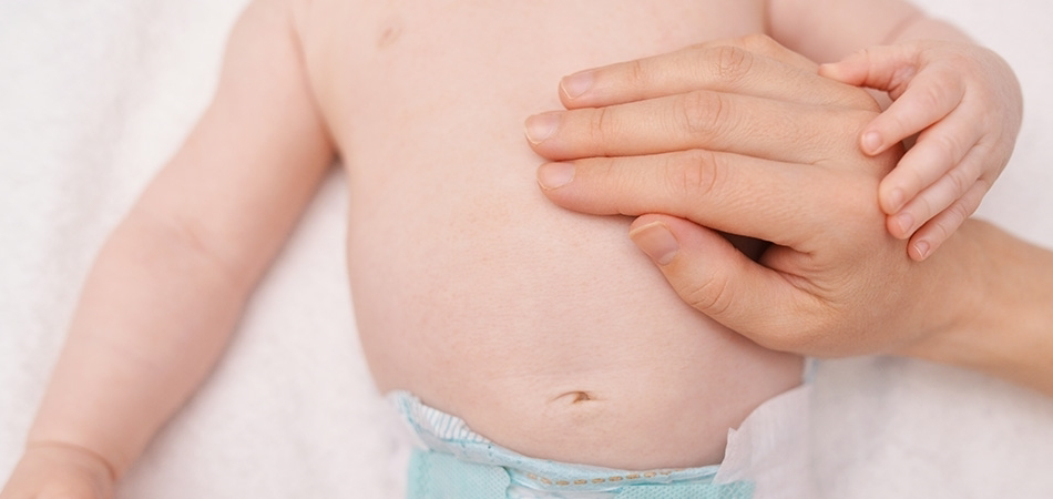Yenidoğan kasık fıtığı neden olur? Bebeklerde kasık fıtığı belirtileri nelerdir?