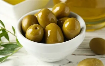 Yeşil zeytin yemenin faydaları nelerdir? Siyah zeytin mi daha sağlıklı yeşil zeytin mi?