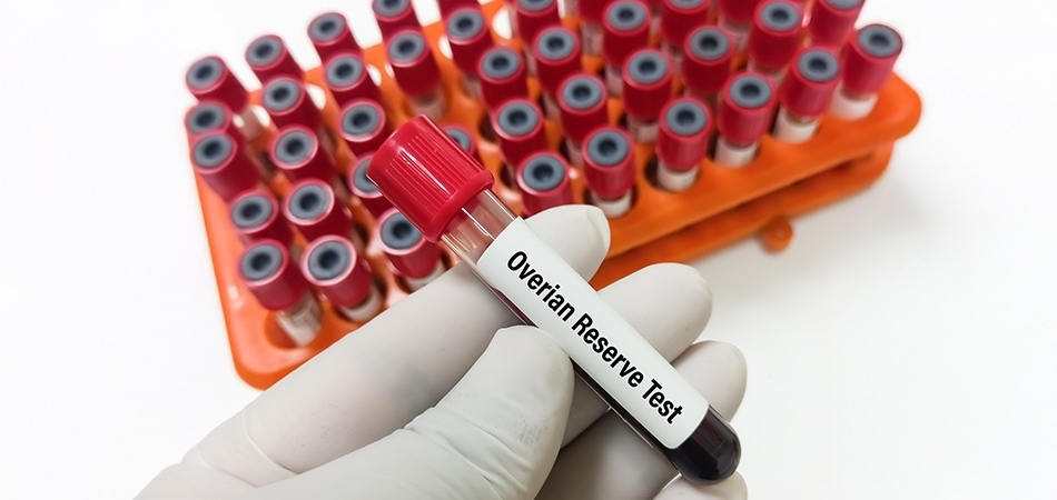 Yumurta rezervi düşüklüğü (AMH) nedir? Yumurta rezervi düşüklüğü neden olur?